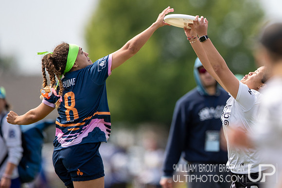 Day 1 of the USA Ultimate D-I College Championships