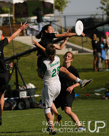 2012 USAU D-I College Championships Sunday Action