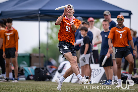 Texas Tuff and Massachusetts Zoodisc in quarterfinals at USAU DI College Nationals