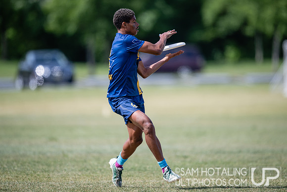 California Ursa Major vs Massachusetts Zoodisc in pool play at USAU DI College Championships