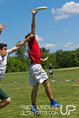 2014 USAU D-I College Champs Saturday Action