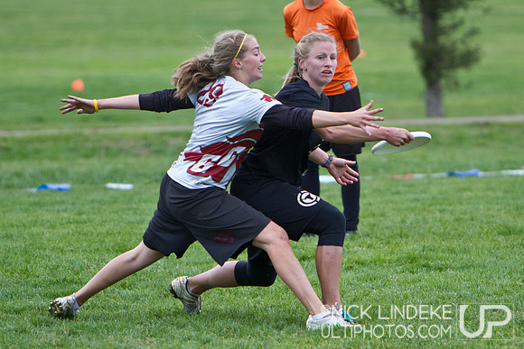 Saturday Pool Play - Round 1 - 2013 D-I College Champs