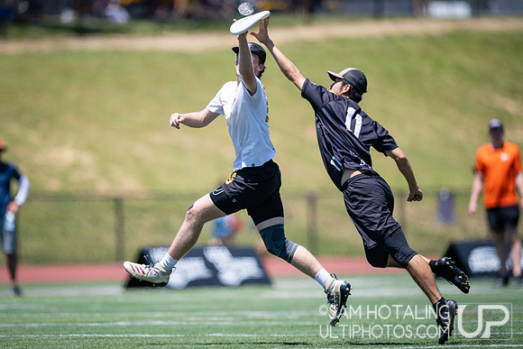 Highlights from finals during USAU DI College Championships at Kings Stadium