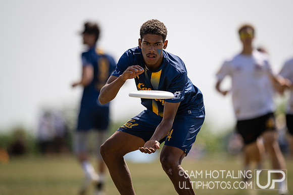 California Ursa Major vs Massachusetts Zoodisc in pool play at USAU DI College Championships
