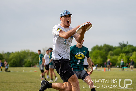 Highlights from quarterfinals during USAU DI College Championships at Heritage Oak Park