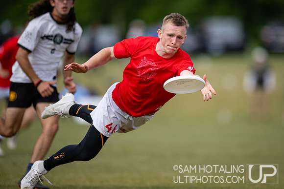 Highlights from quarterfinals during USAU DI College Championships at Heritage Oak Park