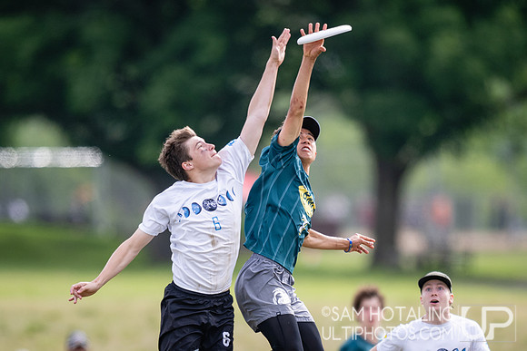 Brown Brownian Motion and North Carolina Darkside in quarterfinals at USAU DI College Nationals
