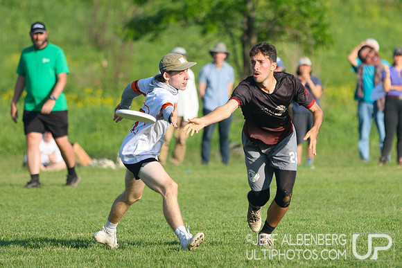 Pool play at USAU D1 College Championships