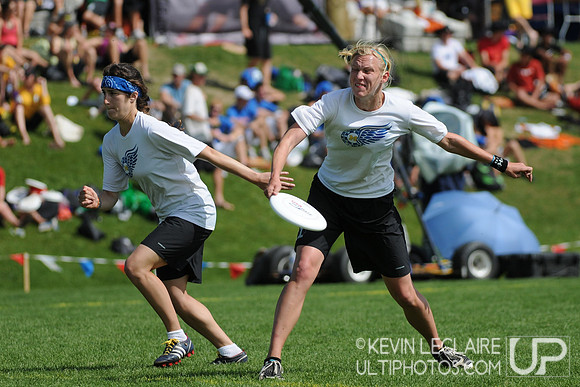 Michigan pulls the disc - KWL - Semi Mich v Oreg_20110529_3633 DSC_4246_cr