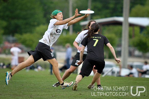 Round 4 - Sat Women's - Southeast D-I Regionals - USAU College 2013