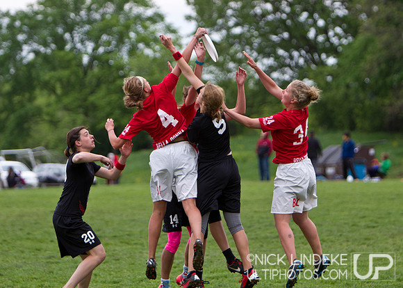 Saturday Pool Play - Round 1 - 2013 D-I College Champs
