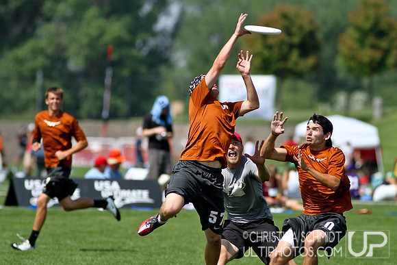 2012 USAU D-I College Championships Saturday Action