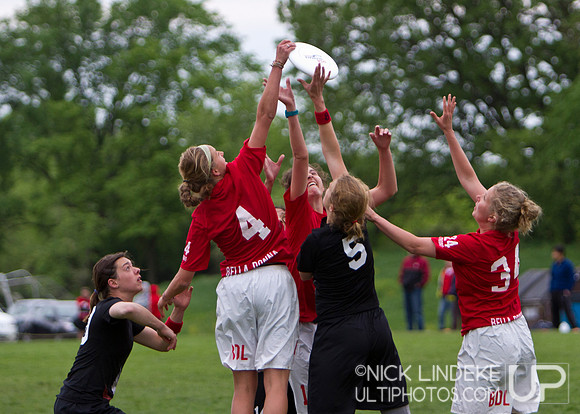 Saturday Pool Play - Round 1 - 2013 D-I College Champs