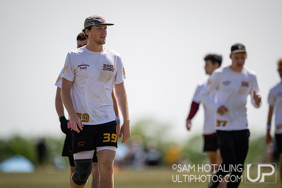 California Ursa Major vs Massachusetts Zoodisc in pool play at USAU DI College Championships