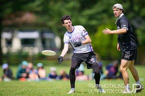 Bowdoin Clown vs Carleton College CHOP in quarterfinals at USAU D-III College Championships