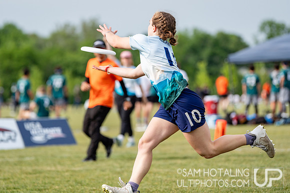 Carleton Syzygy vs Vermont Ruckus in quarterfinals at USAU DI College Nationals