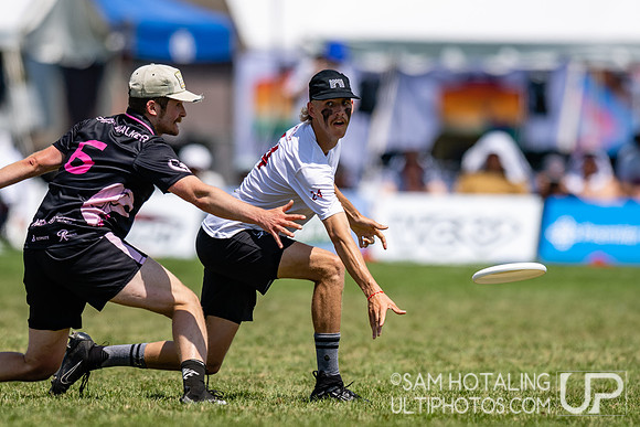 Mooncatchers vs Seattle Sockeye in quarterfinals at World Ultimate Club Championships