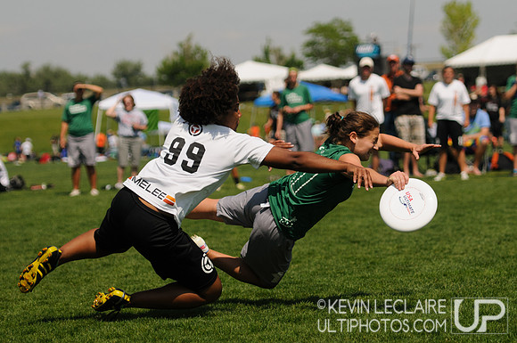 2012 USAU D-I College Championships Friday Action