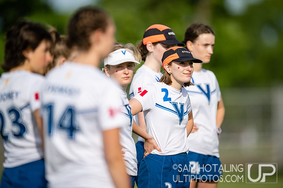 Vermont Ruckus vs Victoria Vikes in pool play at USAU DI College Championships