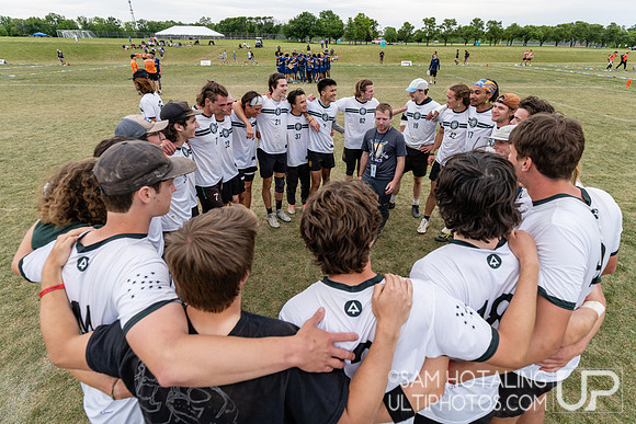 Highlights from pre-quarters during USAU DI College Championships at Heritage Oak Park