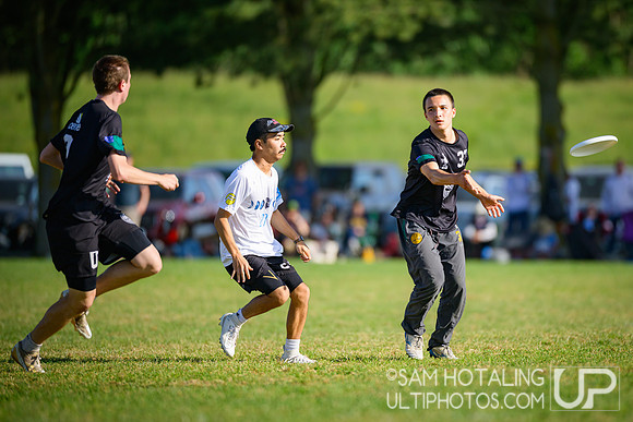 Pre-quarterfinals at USAU D-I College Championships