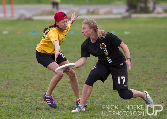 Saturday Pool Play - Round 3 - 2013 D-I College Champs