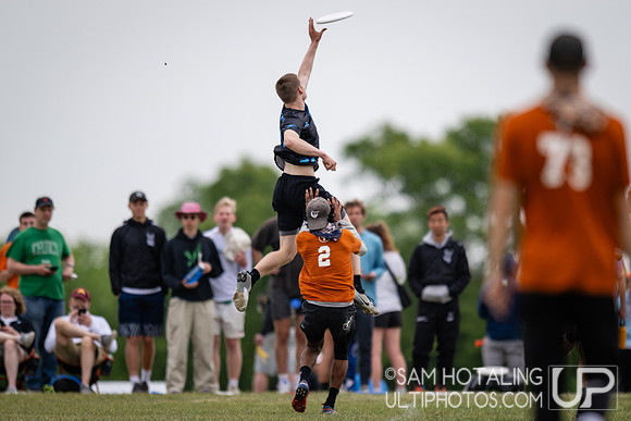 Texas Tuff and Massachusetts Zoodisc in quarterfinals at USAU DI College Nationals