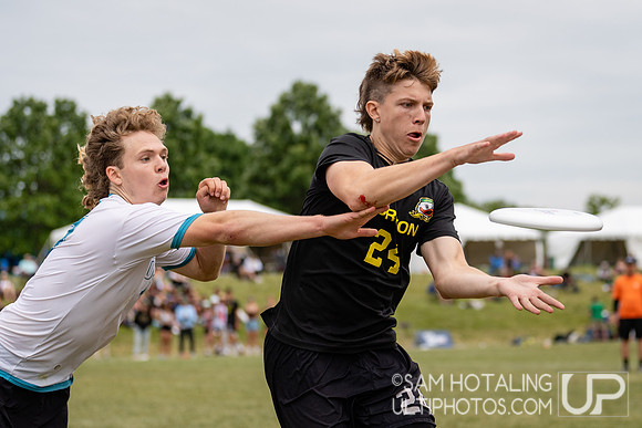 Highlights from quarterfinals during USAU DI College Championships at Heritage Oak Park