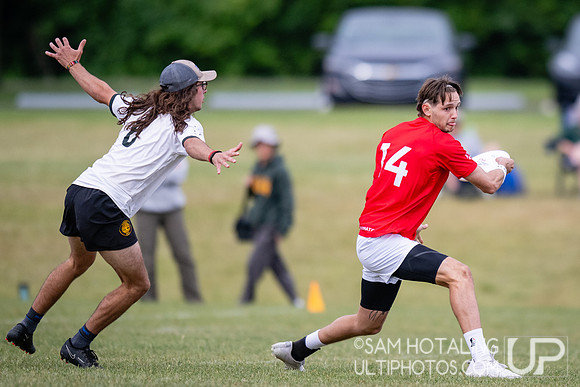 Pittsburgh En Sabah Nur vs Vermont Chill in quarterfinals at USAU DI College Nationals