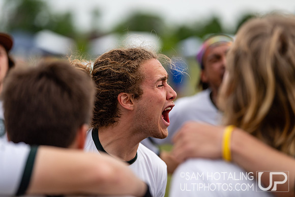 Highlights from quarterfinals during USAU DI College Championships at Heritage Oak Park