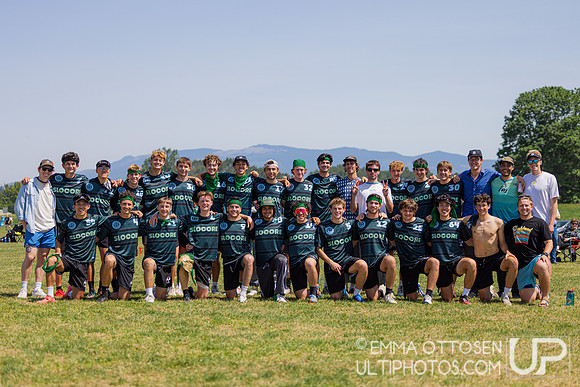 Cal Poly-SLO SLOCORE team photo from USAU D-I College Championship semi-finals