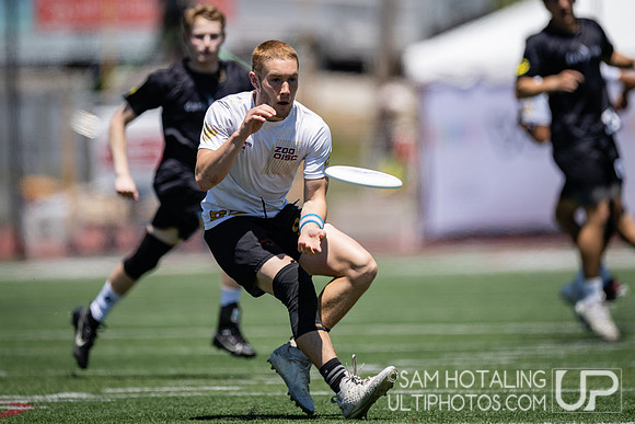 Massachusetts Zoodisc vs North Carolina Darkside in finals at USAU DI College Nationals