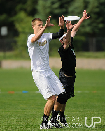 2012 USAU D-I College Championships Friday Round 1 Action
