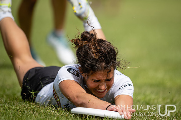 Highlights from pool play during USAU DI College Championships at Heritage Oak Park