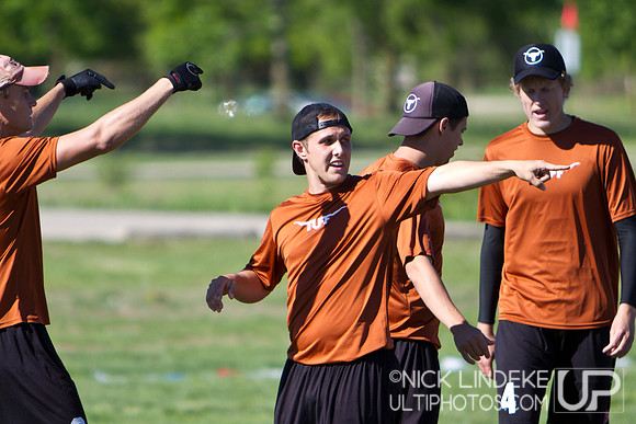 Friday Pool Play - Round 1 - 2013 D-I College Champs