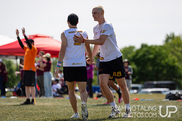 California Ursa Major vs Massachusetts Zoodisc in pool play at USAU DI College Championships