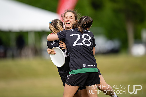 Highlights from quarterfinals during USAU DI College Championships at Heritage Oak Park