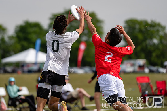 Highlights from quarterfinals during USAU DI College Championships at Heritage Oak Park