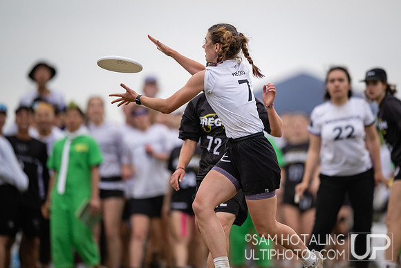 Highlights from pre-quarters during USAU DI College Championships at Heritage Oak Park