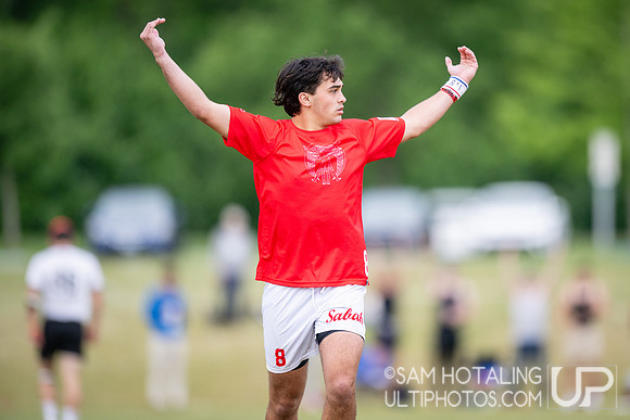Pittsburgh En Sabah Nur vs Vermont Chill in quarterfinals at USAU DI College Nationals
