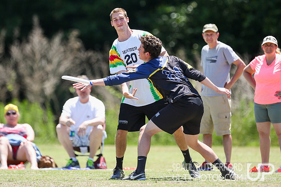 Action from USAU College Division 1 Nationals
