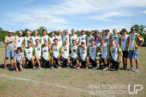 Action from USAU College Division 1 Nationals