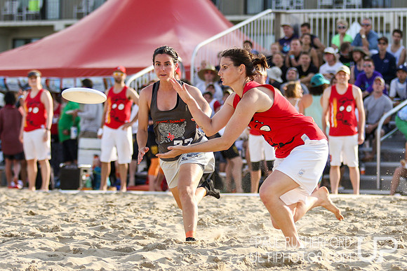 Action from 2016 USAU Beach Nationals