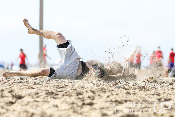Action from 2016 USAU Beach Nationals