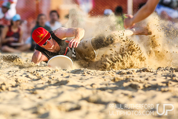 Action from 2016 USAU Beach Nationals