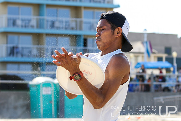 Action from 2016 USAU Beach Nationals
