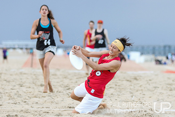 Action from 2016 USAU Beach Nationals