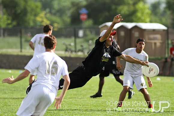 2012 USAU D-I College Championships Saturday Pre-Qtrs Action