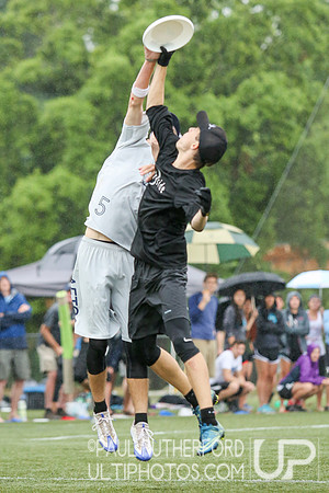 Action from USAU College Division 1 Nationals