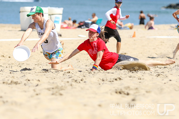 Action from 2016 USAU Beach Nationals